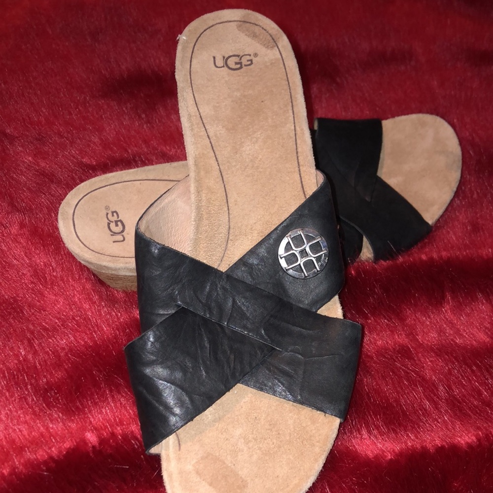 UGG - Picture 2 of 3